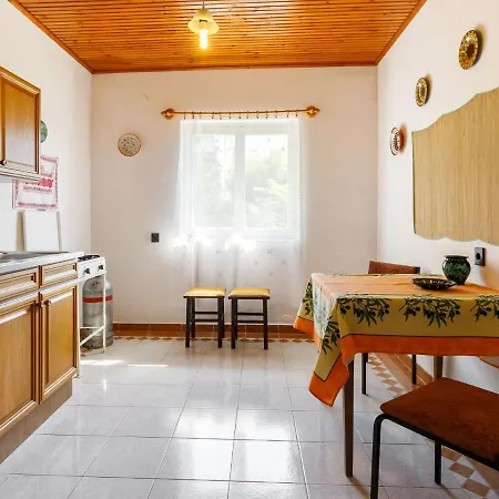 Dahlia By Interhome *