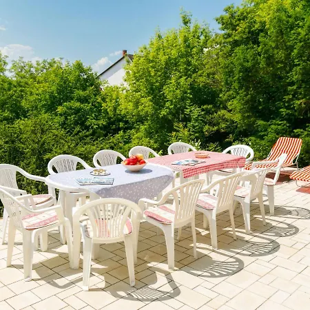 Dahlia By Interhome *