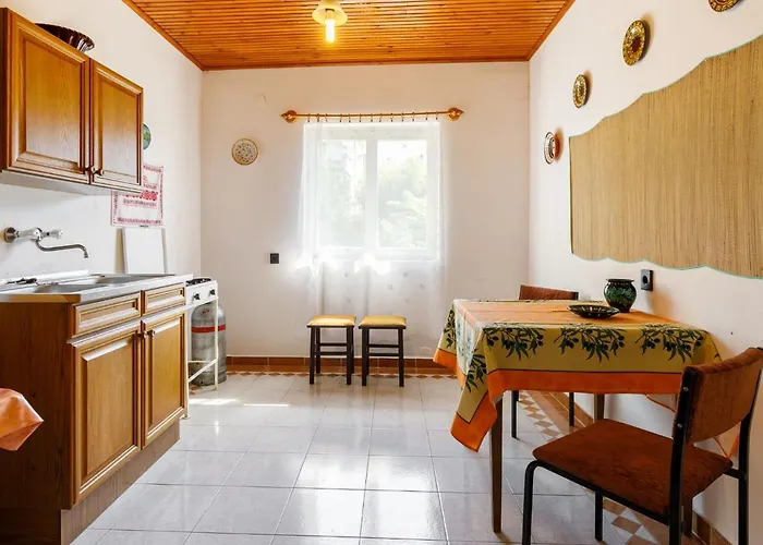 Dahlia By Interhome *